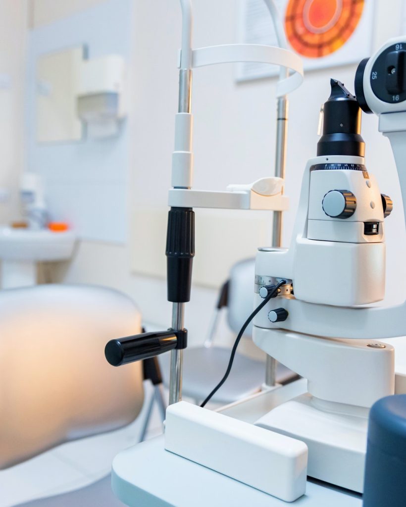 view-of-slit-lamp-on-table-in-ophthalmologist-room.jpg